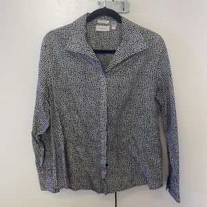 Chico’s button up collared shirt. Size 2 or 12. See Chico’s size chart.